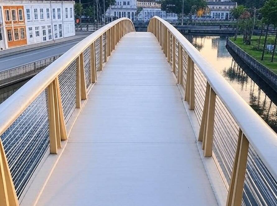 Ponte pedestre neutra em CO₂ capturando carbono em cenário urbano brasileiro sustentável.