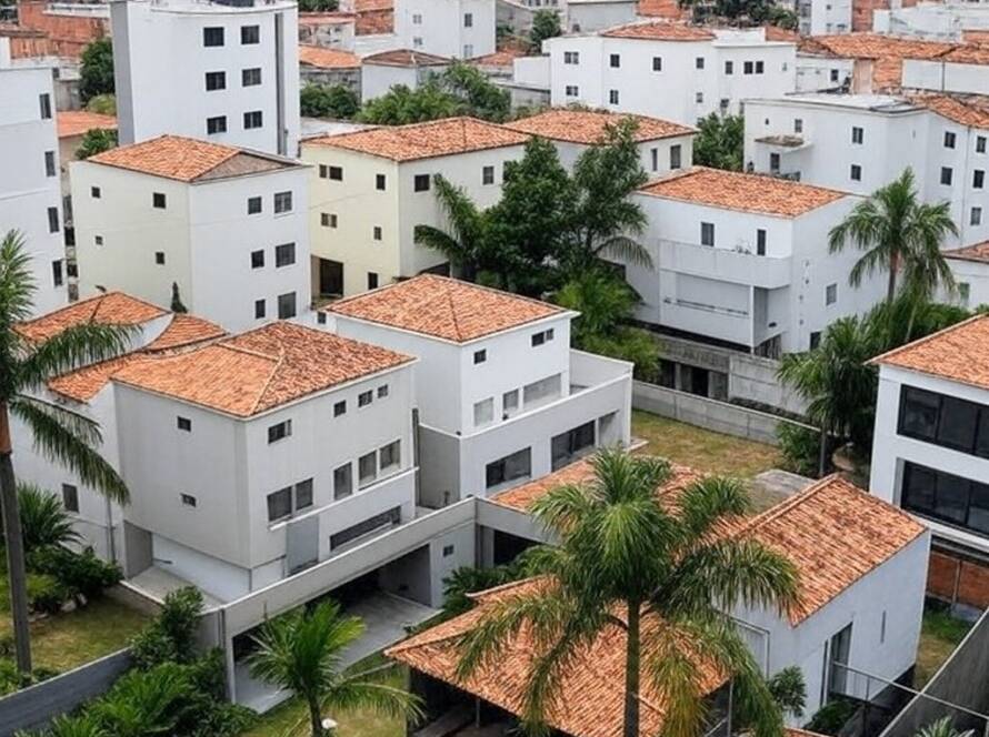 Bairro urbano brasileiro em revitalização com construções de habitação acessível e arquitetura moderna.