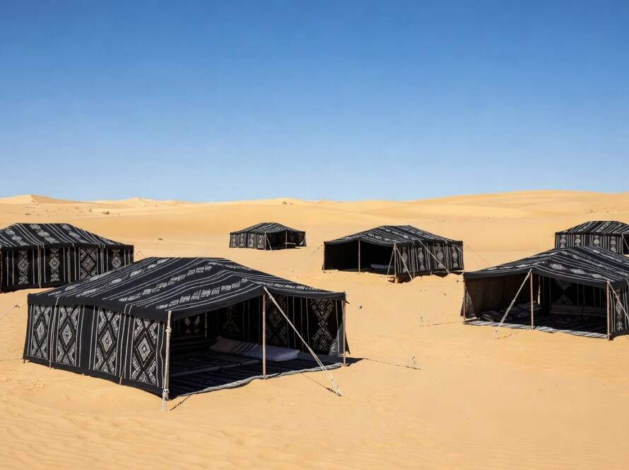 Abrigos revolucionários baseados em tradições beduínas no deserto jordaniano, com tendas sobre dunas de areia.