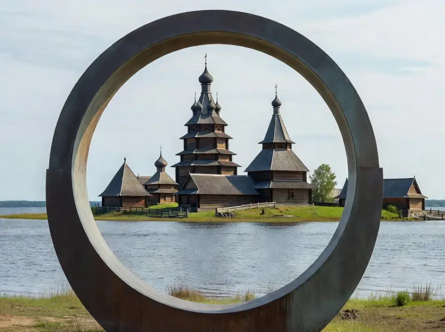 Instalação The Lens enquadrando o Kizhi Pogost na Rússia